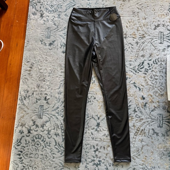 Offline by Aerie Real Luxe Faux Leather Leggings – Size M NWT - Picture 6 of 11